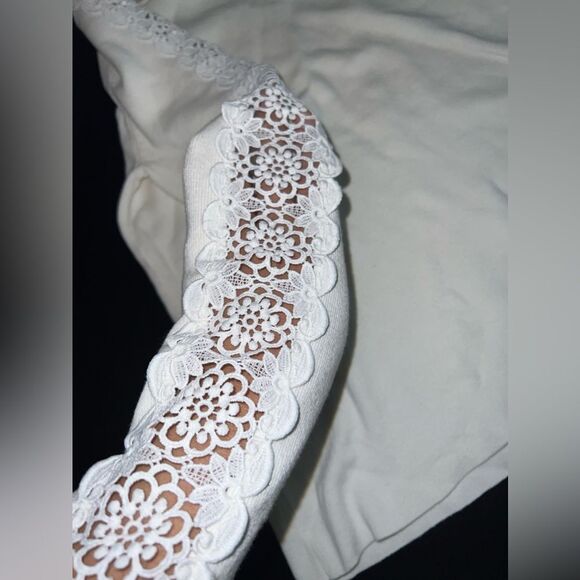 ModCloth White Mockneck Lace Detailed Sleeved Top Size Small EUC - Picture 3 of 7